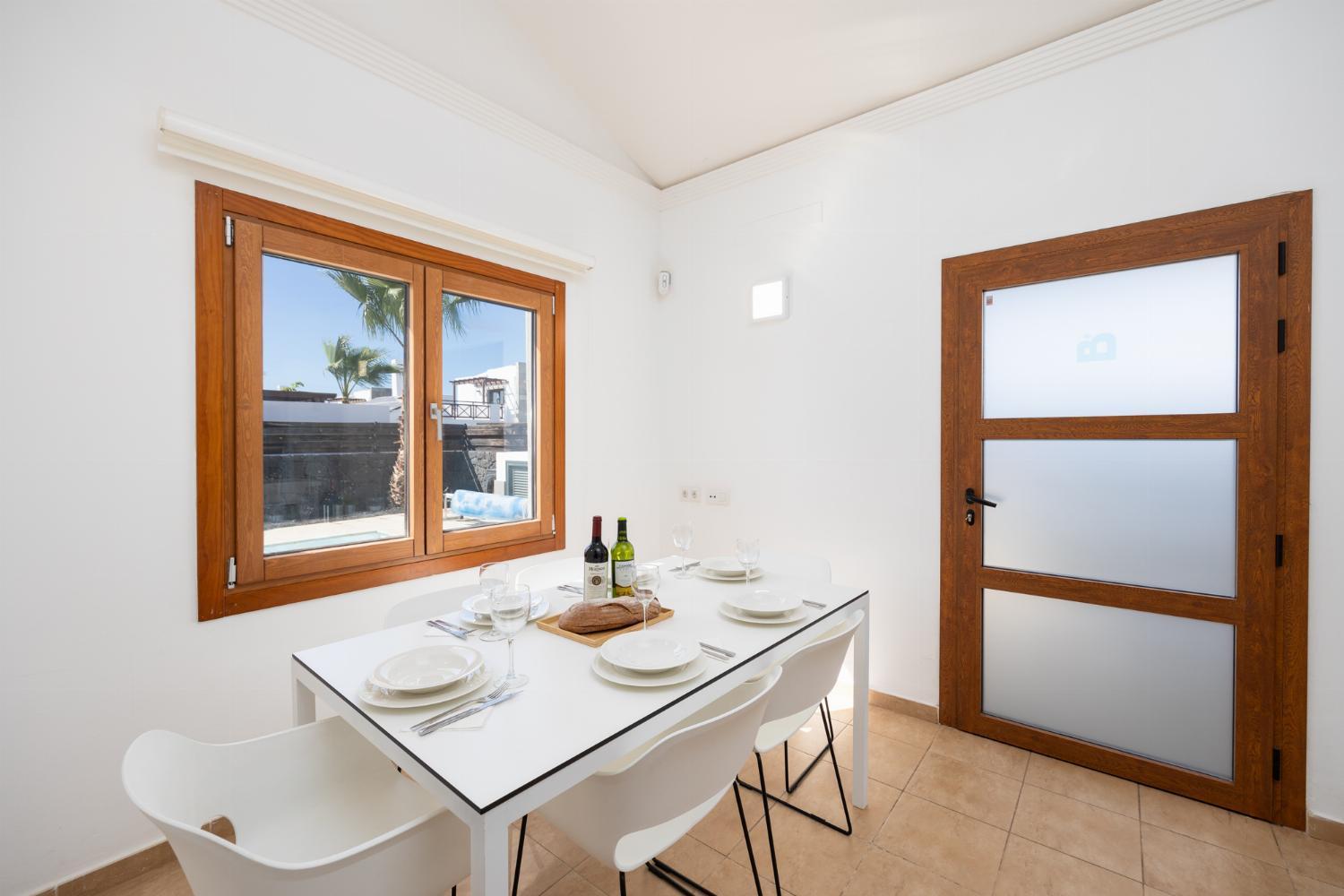 Villa Dacil Плая Бланка Екстериор снимка